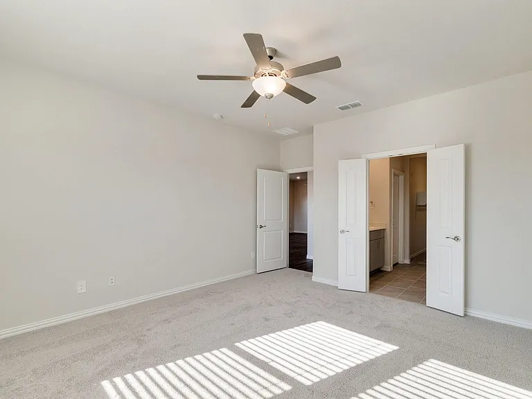 4816 Hunter Hurst Dr — Photo 23