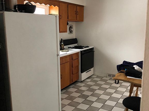 Kitchen (with new stove)