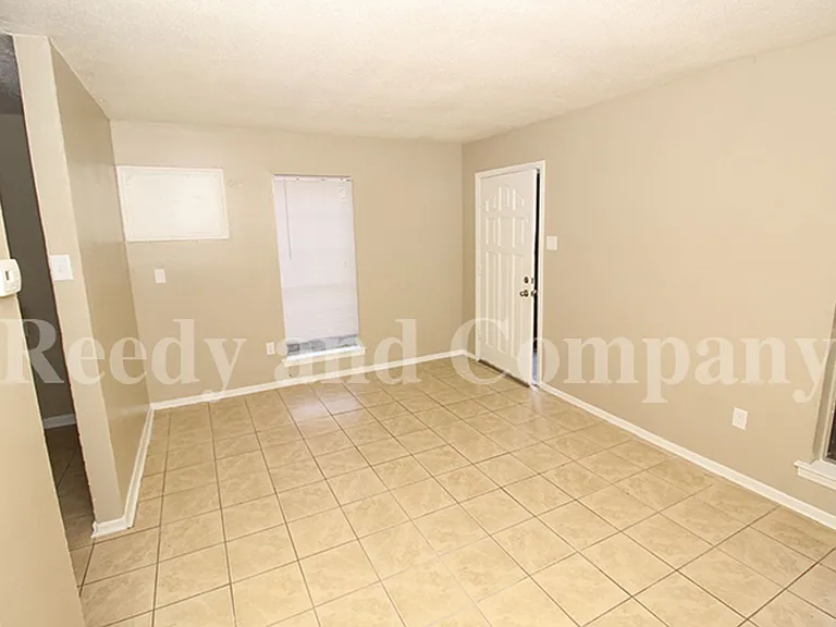 4557 Spring Valley Dr — Photo 6