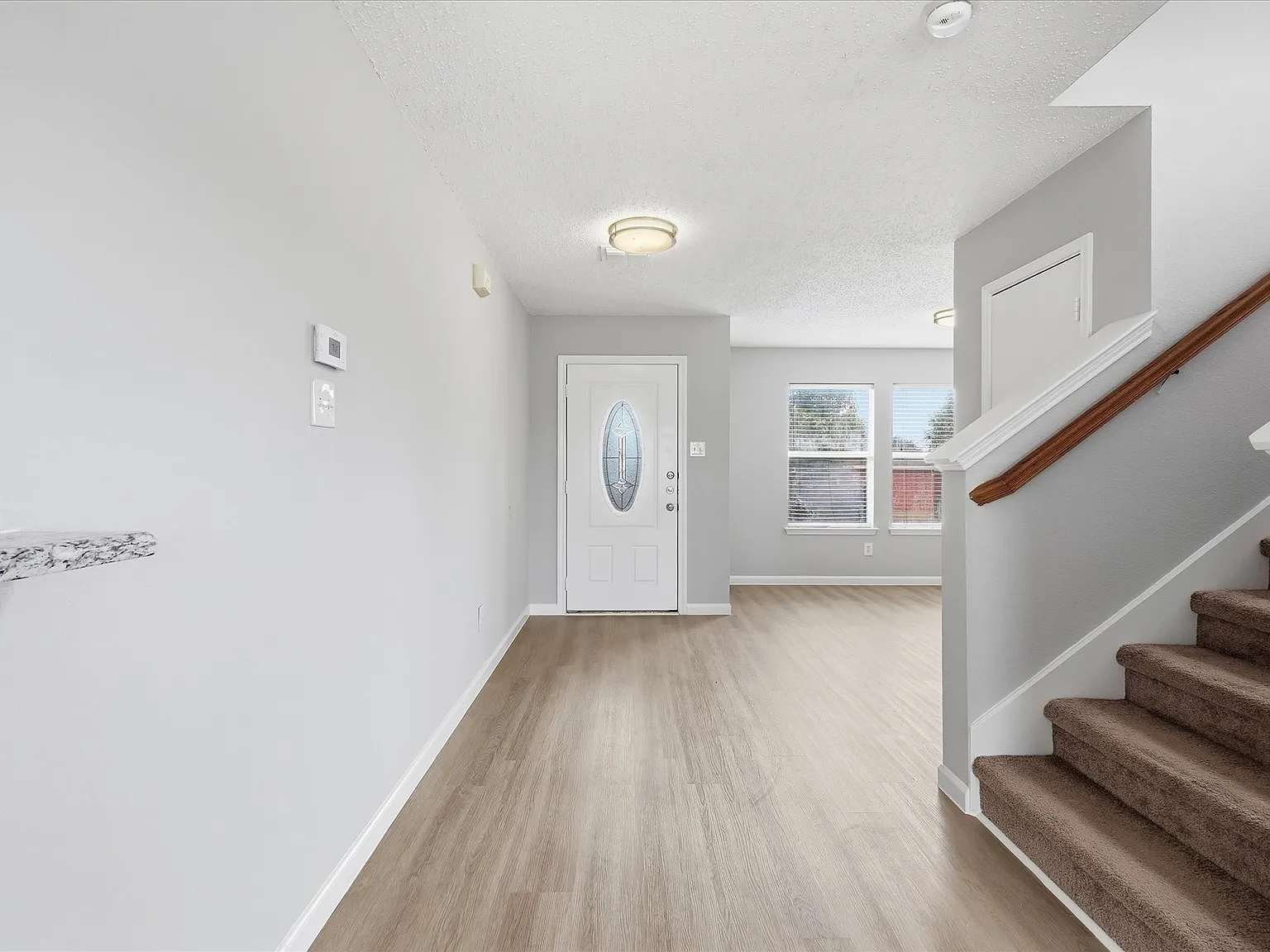 3 bed, 2207 sqft, $2,500 — Photo 4