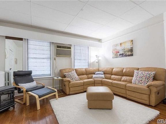 4th image of 10437 90th Ave Floor 1