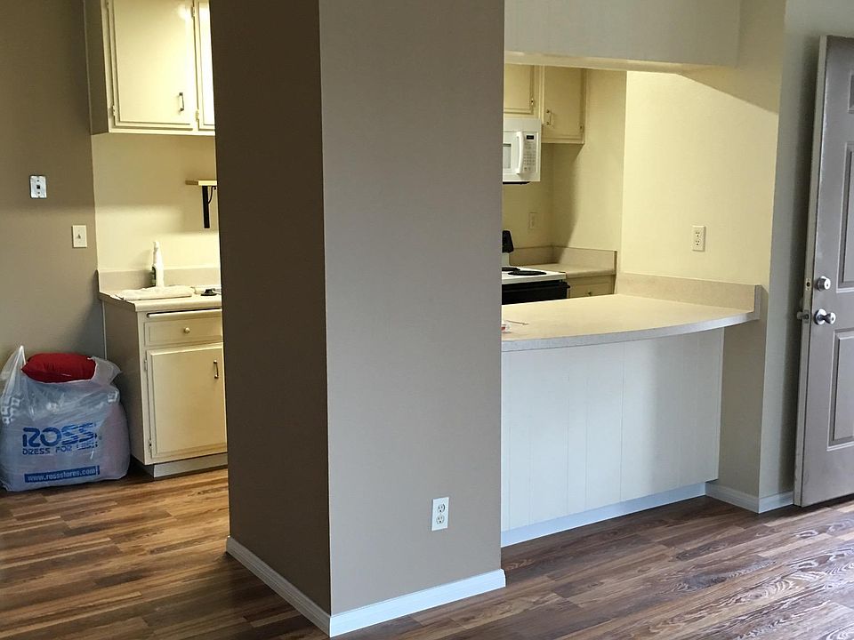 Entryway and kitchen breakfast bar