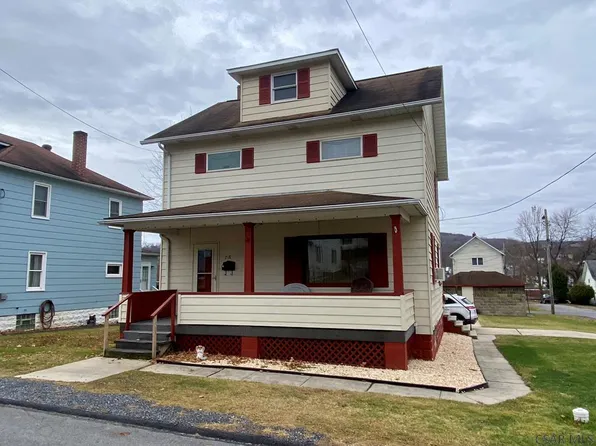 218 Jefferson Ave, Windber, PA 15963