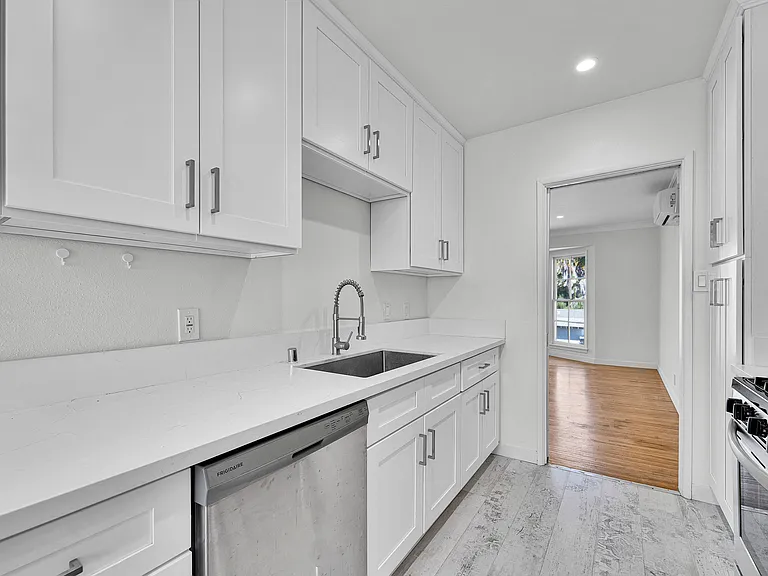 10706 Holman Ave — Photo 15