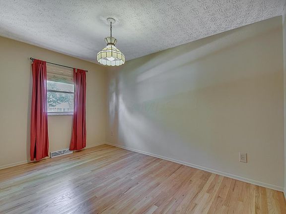 5th image of 446 Canterwood Ct