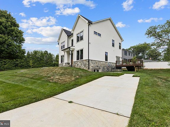 2nd image of 6101 Berkshire Dr