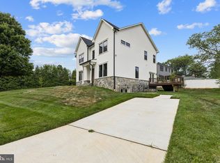 6101 Berkshire Dr, Bethesda, MD 20814