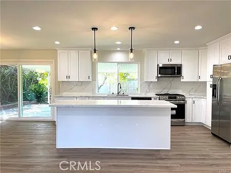3 bed, 1415 sqft, $5,650 — Photo 4