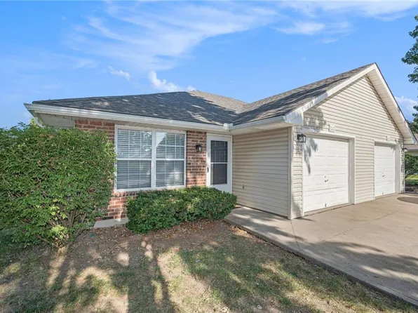 212 NW Parker Dr, Grain Valley, MO 64029