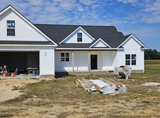 120 Country Cove Ln, Clinton, NC 28328