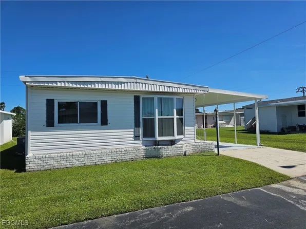 559 Winning Way, North Fort Myers, FL 33917