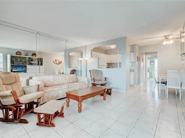 800 SW 10th Ter APT 20T, Hallandale, FL 33009