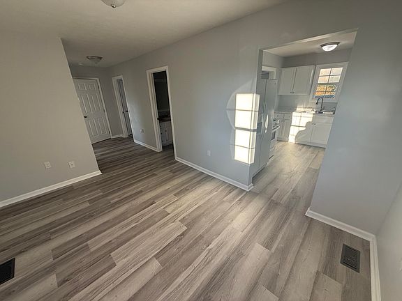 5th image of 405 Vine St