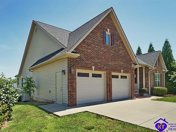 3rd image of 104 Maxwell Ct