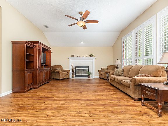 4th image of 275 EDGEWATER BRANCH Drive