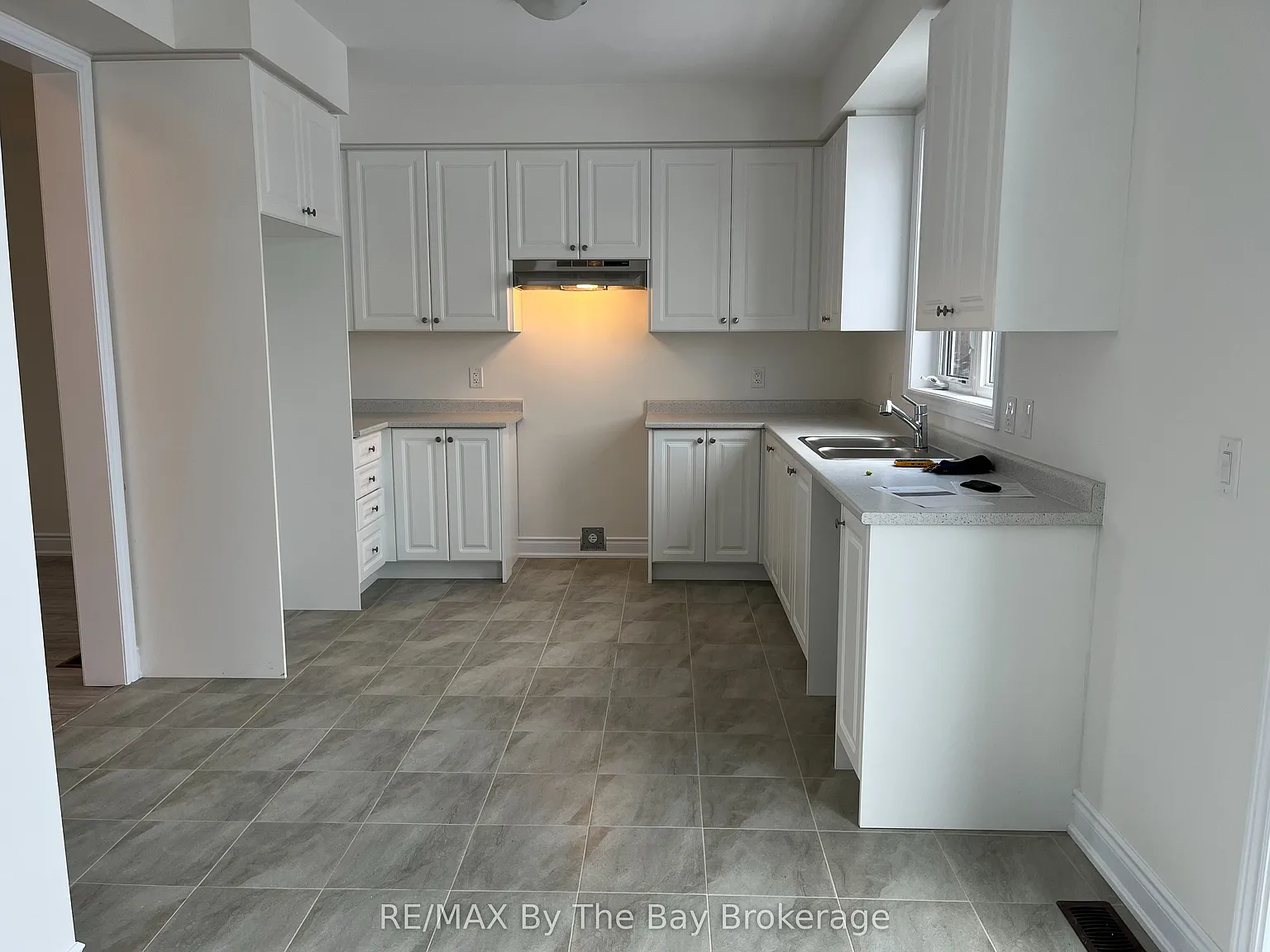 3 bed, $2,500 — Photo 2