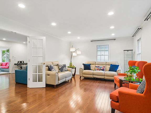4th image of 2603 Deerfield Ln