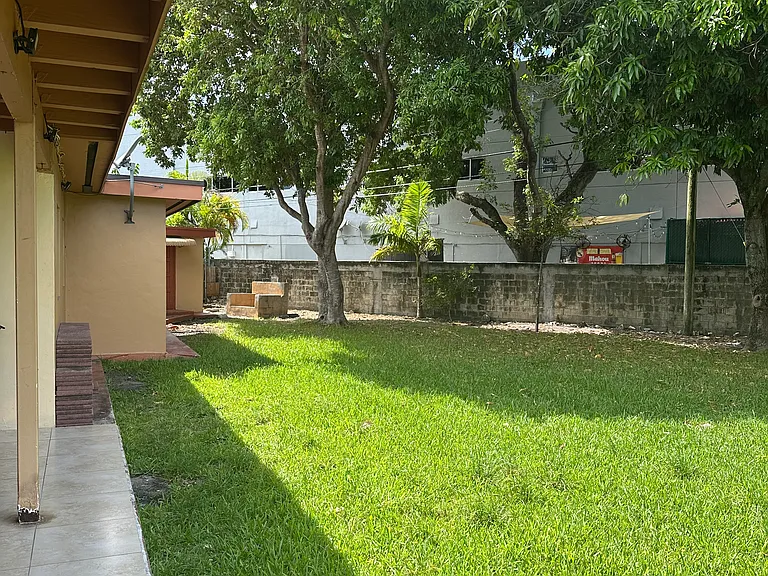 9591 SW 9th Ter — Photo 7