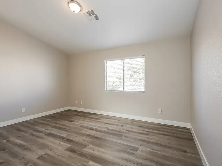524 W Claxton Ave — Photo 9