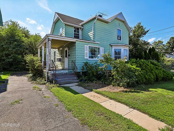 3rd image of 136 Washington Street
