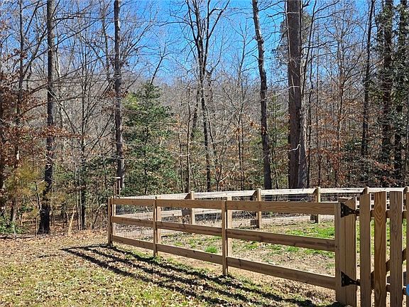 2nd image of 6201 Old Roxbury Rd