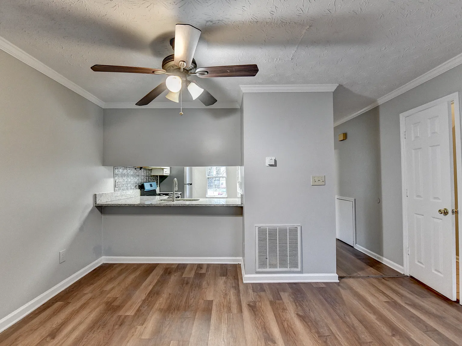 2 bed, 1270 sqft, $1,900 — Photo 4