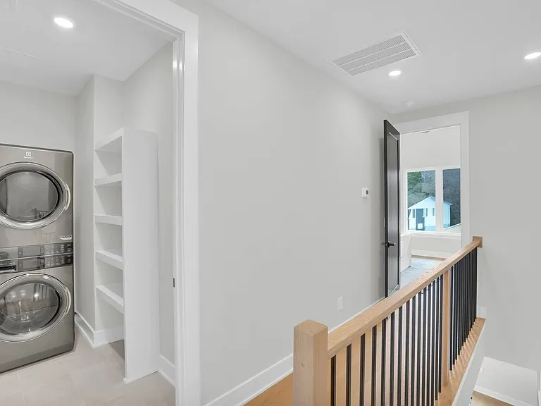 142 Mattoon St — Photo 36