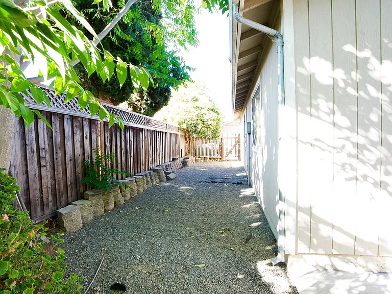 640 N M St — Photo 10