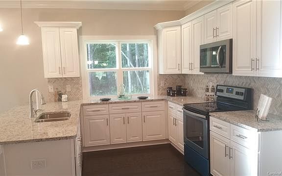 5th image of 4921 El Mundo St