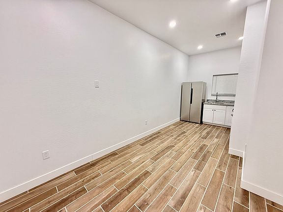 4th image of 6704 W Luke Ave