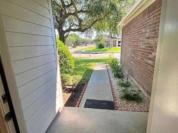 4th image of 1902 Honeysuckle Dr