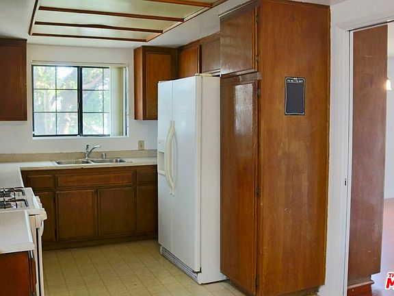 2nd image of 8331 Cedros Ave APT 1