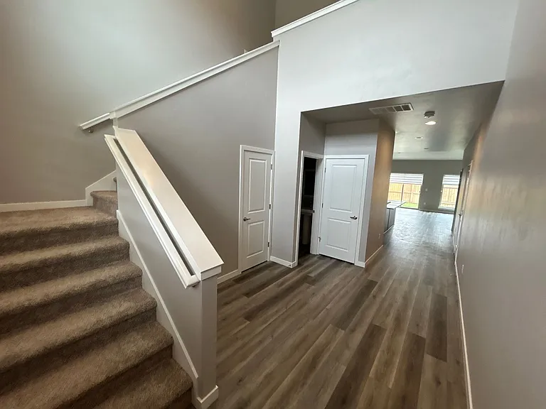 3674 SW Badger Ave — Photo 3