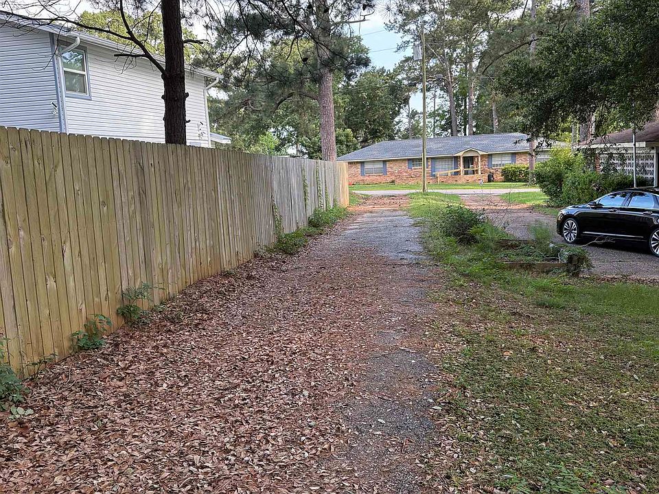 2nd image of 226 Denise Ln