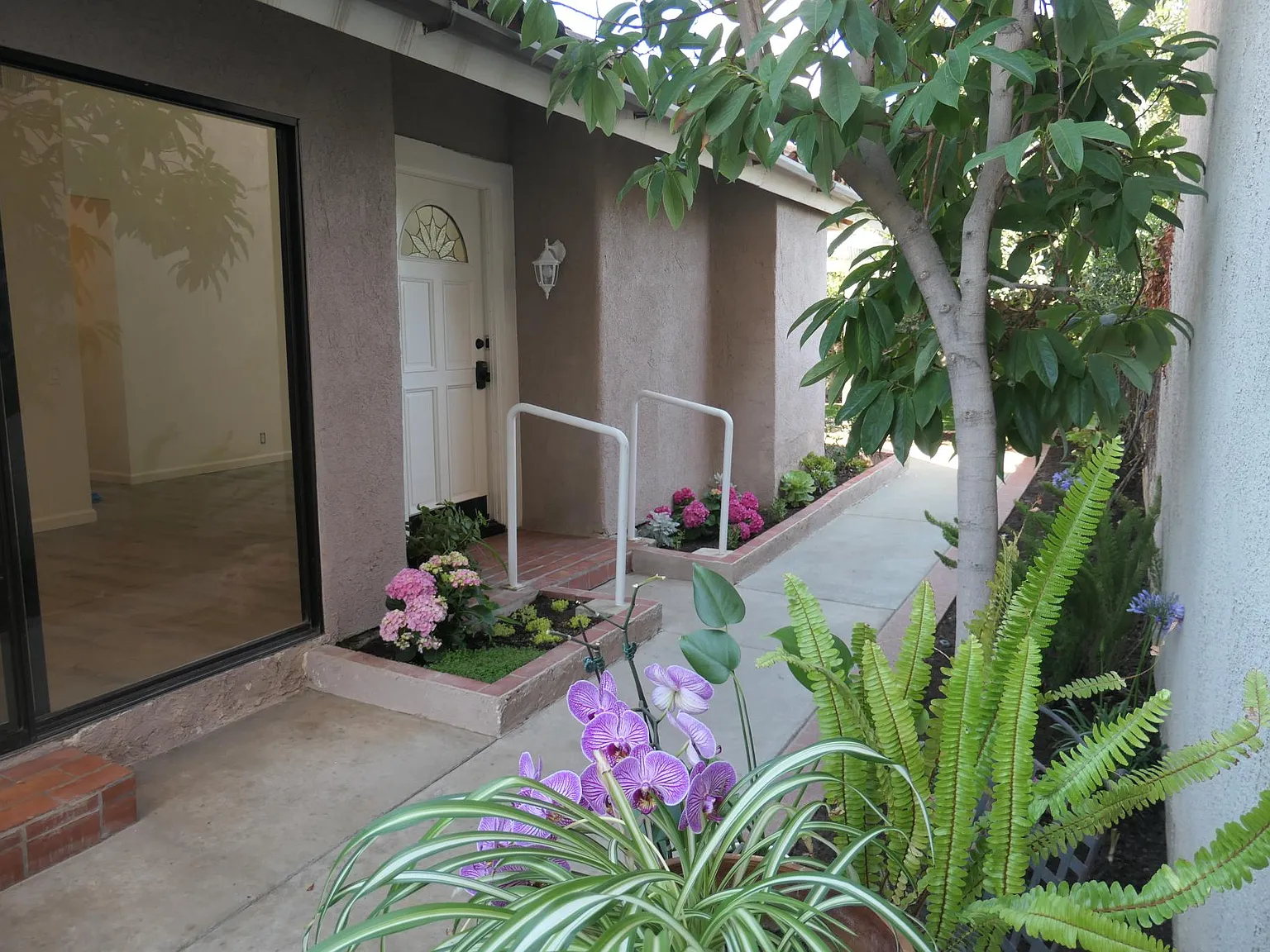 3 bed, 1323 sqft, $4,795 — Photo 4