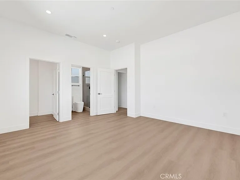 6734 1/2 Gentry Ave — Photo 6