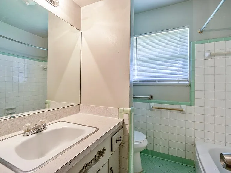 1509 NE 33rd St — Photo 8