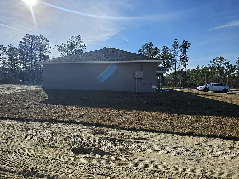 377 NW Redwing Rd — Photo 2