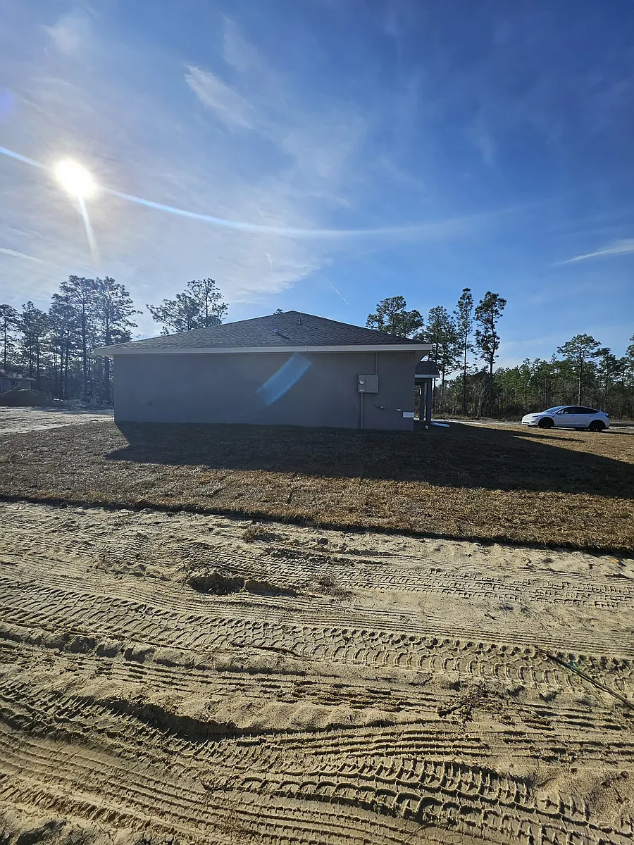 Building Photo - 377 NW Redwing Rd