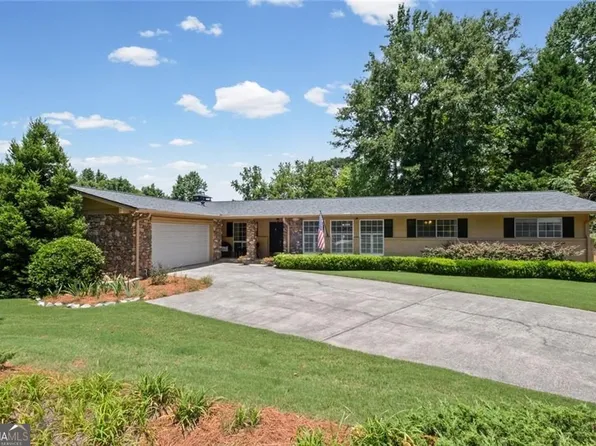 2730 Fontainebleau Dr, Dunwoody, GA 30360