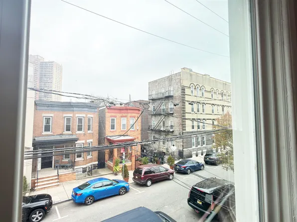 6013 Buchanan Place image 5 of 24