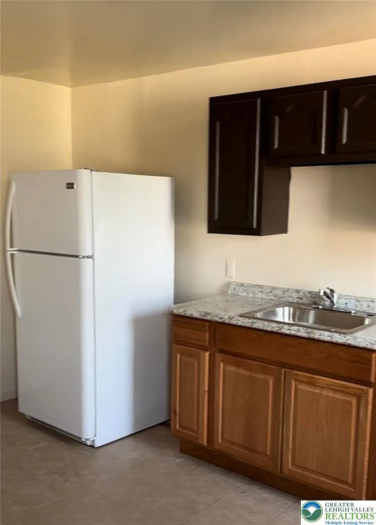 2 bed, 1.0 bath, 900 sqft, $1,375 — Photo 2
