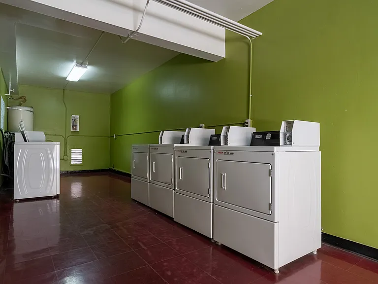 Claudina Apartments — Photo 18