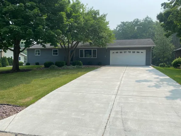 505 Woodview Ln, Dodgeville, WI 53533