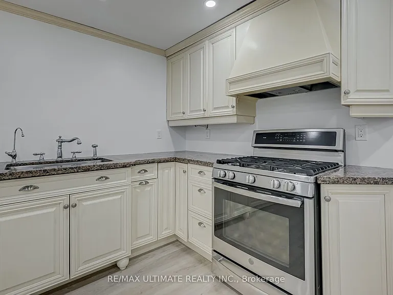 5 Bayswater Ave — Photo 17
