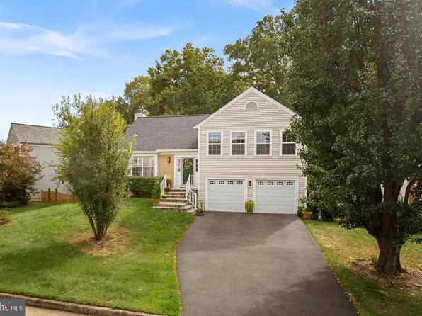 28 Bedford Dr, Sterling, VA 20165