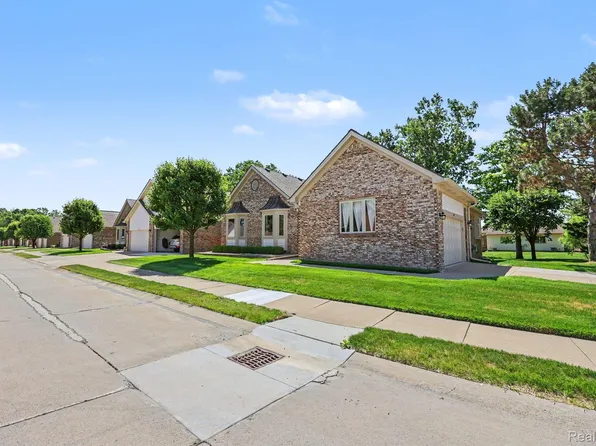 13750 Treeland Dr, Shelby Township, MI 48315