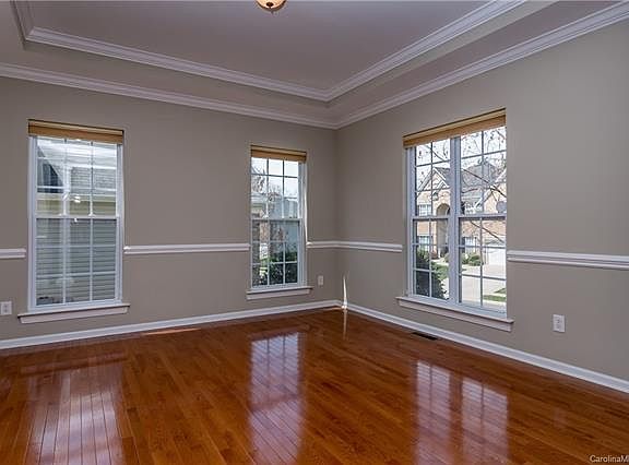 4th image of 10315 Lauder Ct