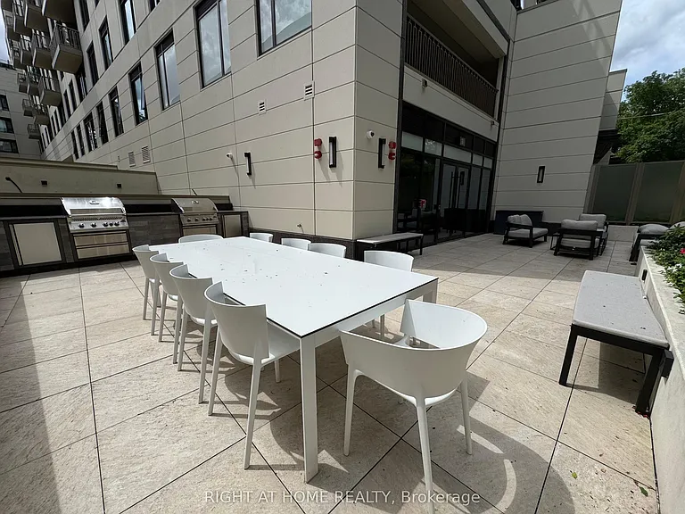 3 Strathgowan Ave #310 — Photo 19