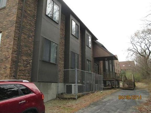 3rd image of 6 Cabot Pl Ste 5